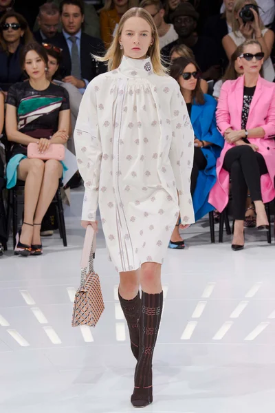 Look 17